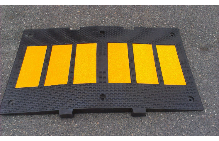 Zpomalovací retardér Zpomalovací retardér