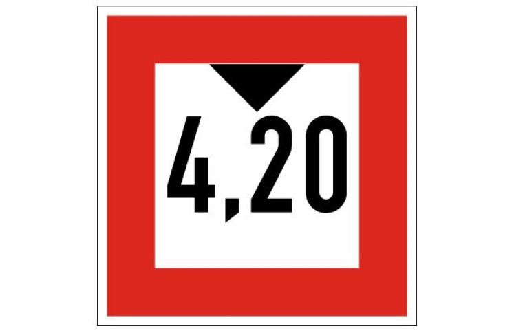 Plavební znak C2 - Průjezdní výška je omezena (pokud je uvedeno číslo, stanoví průjezdní výšku od vodní hladiny v metrech)