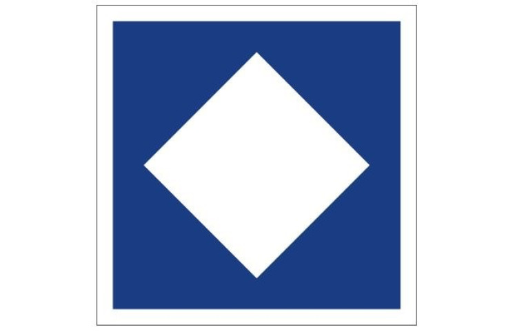 Plavební znak E5.12 - Místo vyhrazené pro stání všech plavidel