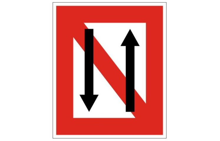 Plavební znak A4 - Zákaz potkávání a předjíždění