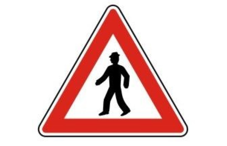 Dopravní značka A12a - Chodec Dopravní značka A12a - Chodec