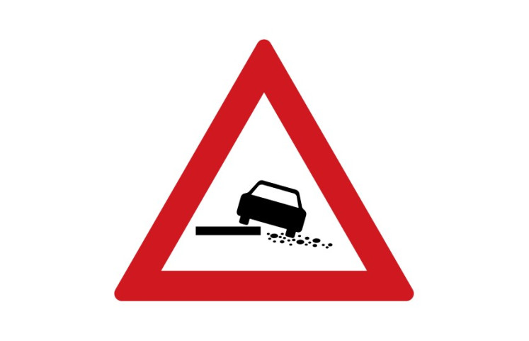 Dopravní značka A28 - Nebezpečná krajnice Dopravní značka A28 - Nebezpečná krajnice