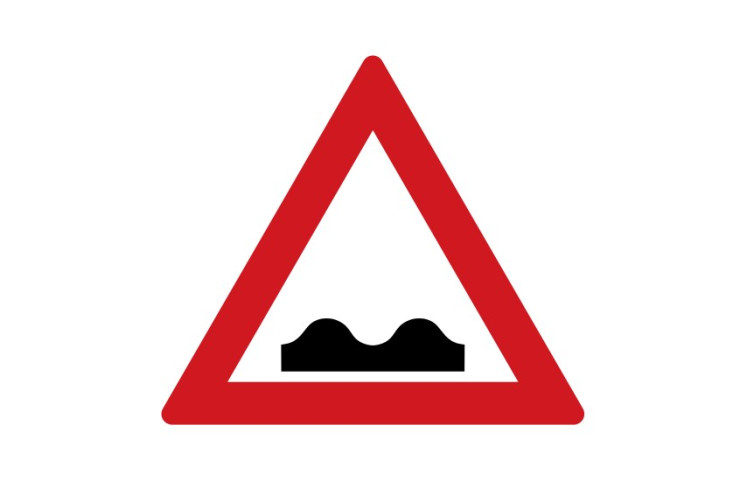 Dopravní značka A7a - Nerovnost vozovky Dopravní značka A7a - Nerovnost vozovky