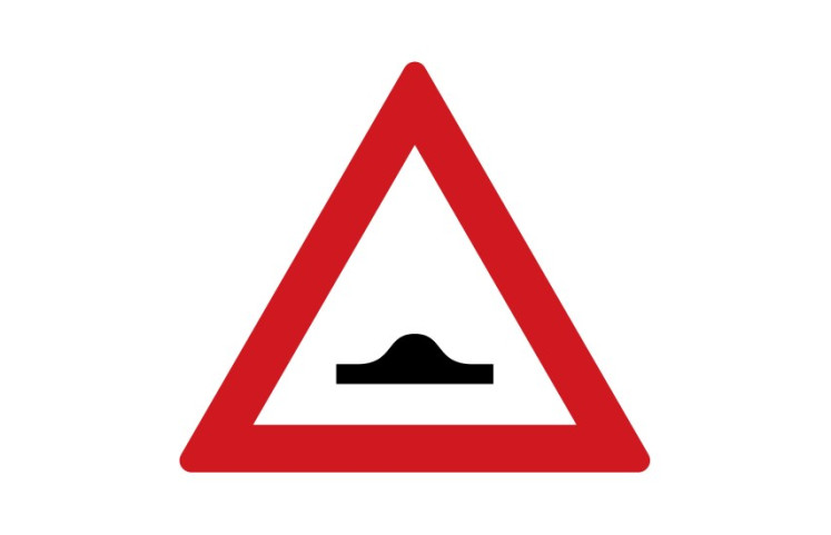 Dopravní značka A7b - Pozor zpomalovací práh