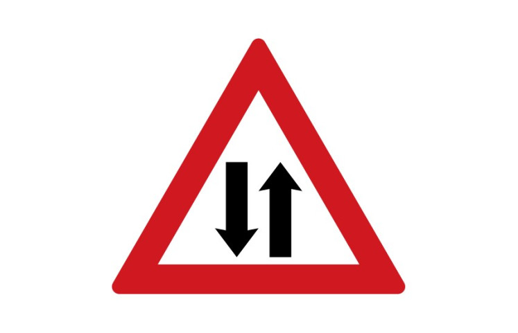 Dopravní značka A9 - Provoz v obou směrech Dopravní značka A9 - Provoz v obou směrech