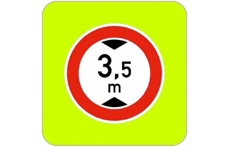 Dopravní značka B16 - Zákaz vjezdu vozidel, jejichž výška přesahuje vyznačenou mez, zvýrazněná