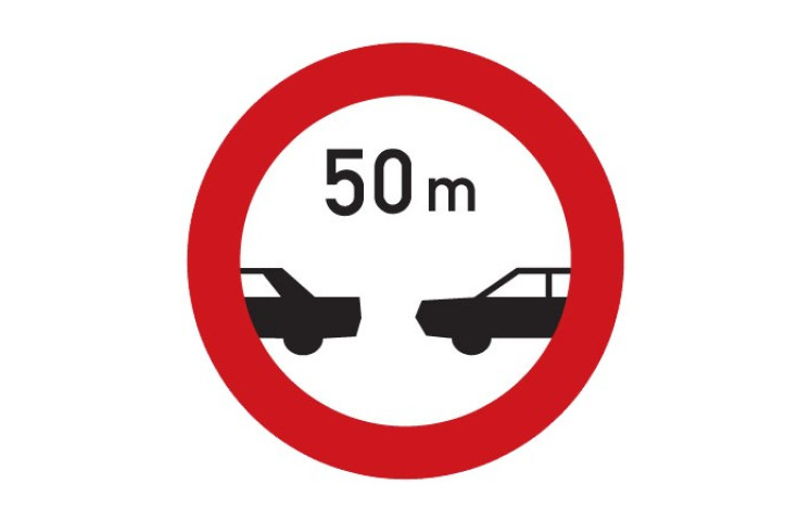 Dopravní značka B34 - Nejmenší vzdálenost mezi vozidly