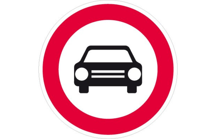 Dopravní značka B3 - Zákaz vjezdu všech motorových vozidel s výjimkou motocyklů bez postranního vozíku
