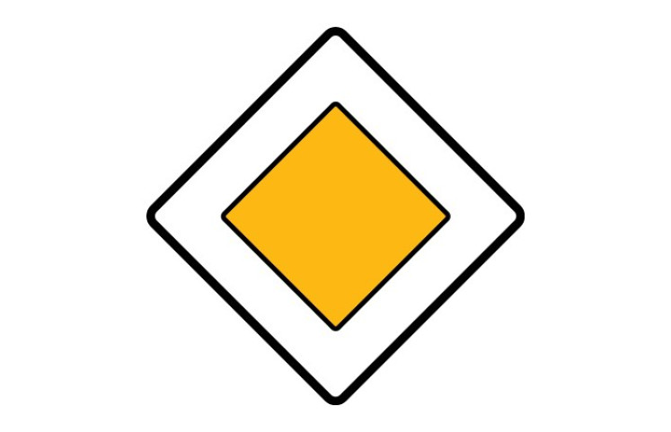 Dopravní značka P2 - Hlavní pozemní komunikace