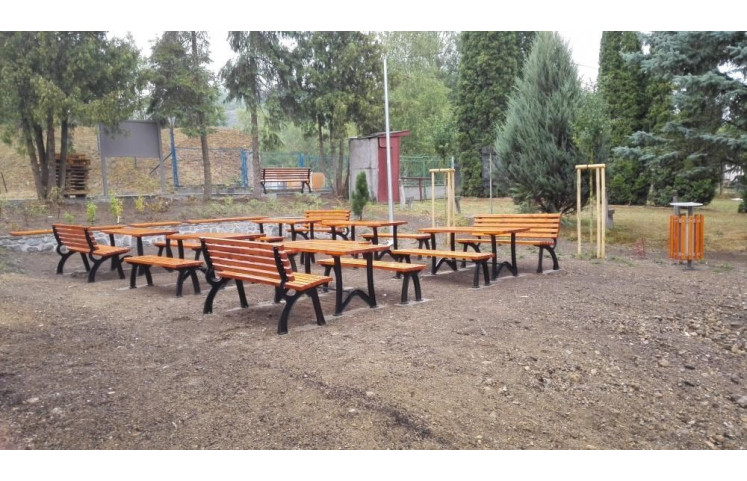 Lavička Historia, litinová