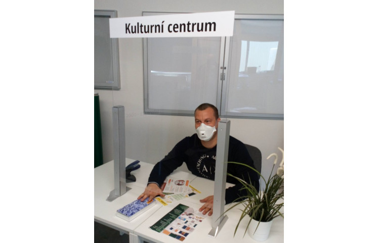 Ochranná přepážka - model s čelní zástěnou Ochranná přepážka - model s čelní zástěnou